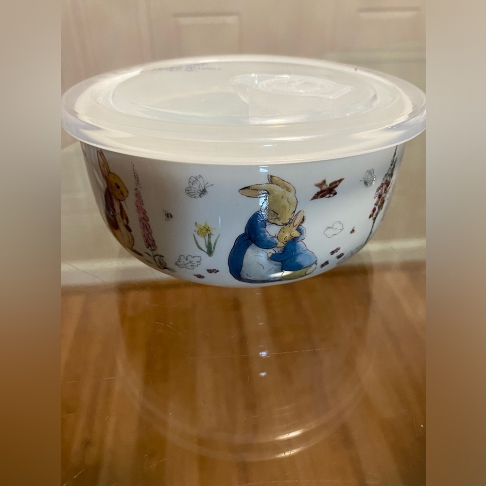 Beautiful Color Peter  Rabbit Bowl With Lid Collectible